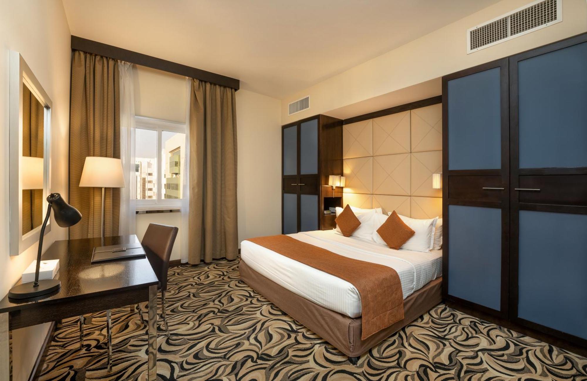 Deluxe One-Bedroom Suite,1682929984:JPEG